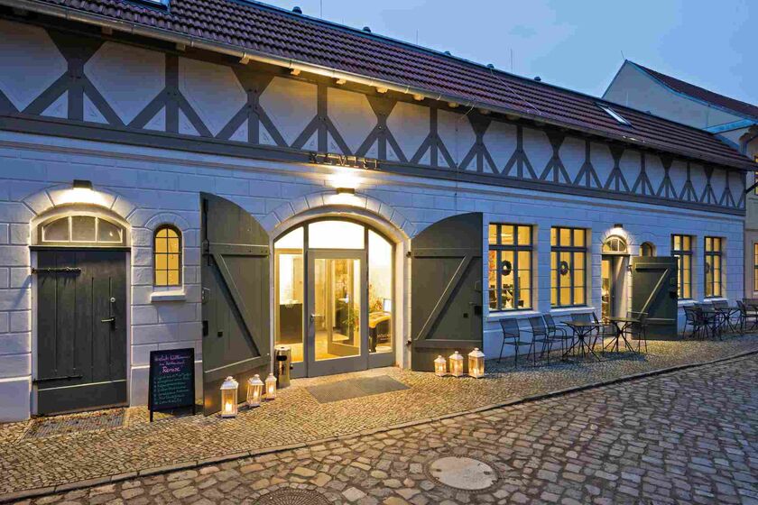 Eingang einer stilvollen Hochzeitslocation